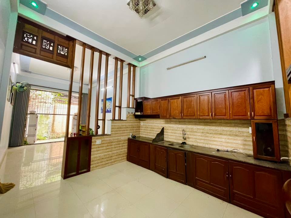 Nhà riêng hẻm 65 Hoàng Văn Thụ, Quảng Ngãi 240m² giá 1.65 tỷ - Sẵn sàng ở ngay!