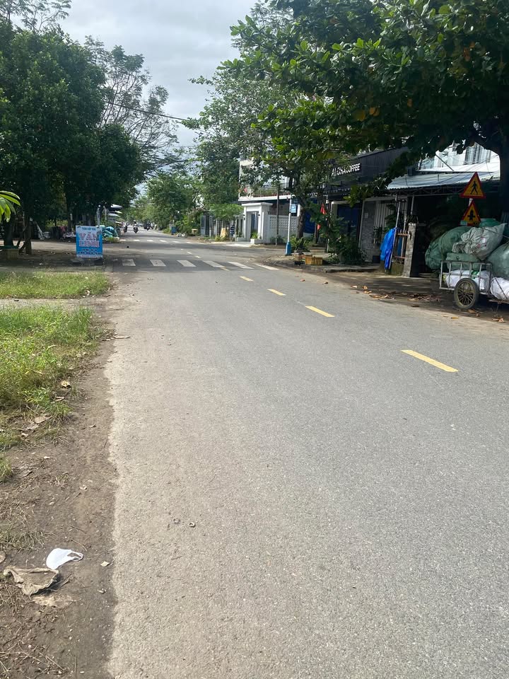 Bán đất Hội An 120m² giá 2.7 tỷ - Vị trí đắc địa thuận lợi!