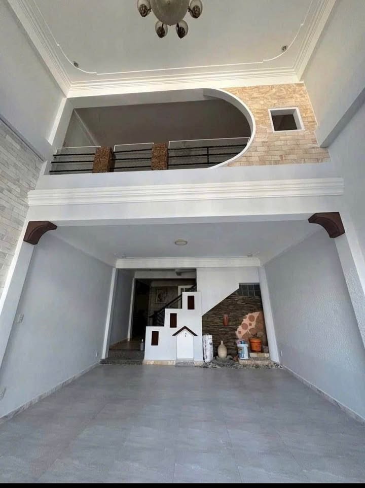 Nhà nguyên căn cho thuê mặt tiền đường Cổ Loa P2 - Diện tích rộng rãi, giá chỉ 14 triệu/tháng!