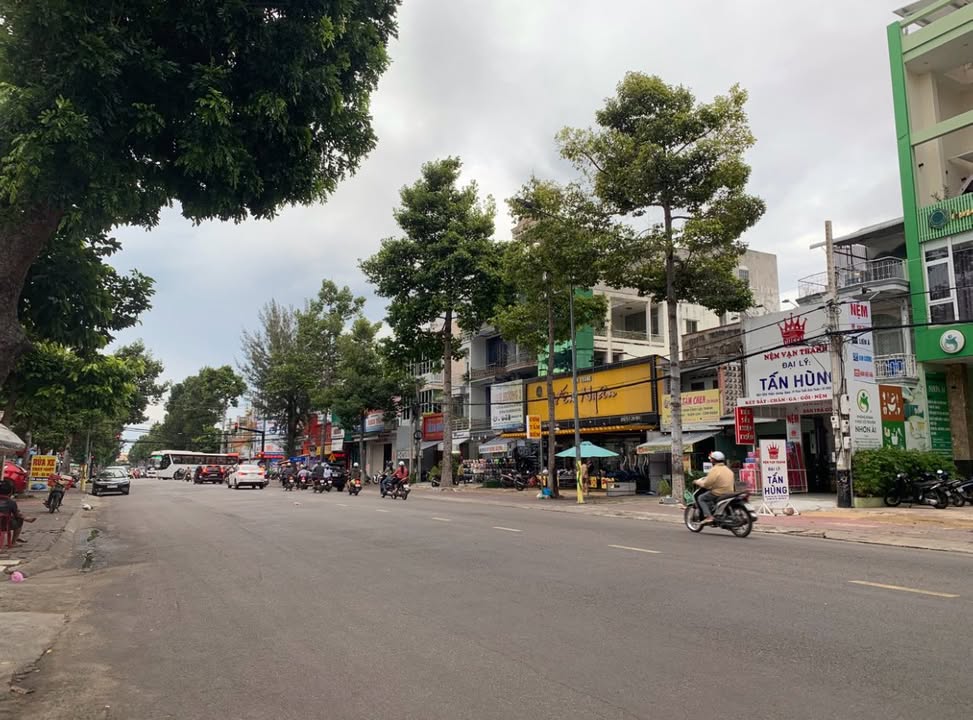 Nhà mặt tiền Trần Hưng Đạo, Phan Thiết 37.6m² giá 4.8 tỷ - Hướng Tây Nam, thu nhập ổn định!