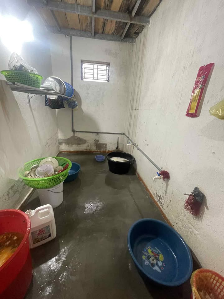 Nhà cho thuê mặt tiền đường Hoàng Phan Thái, Vinh 5,5 triệu - Vừa ở vừa kinh doanh!