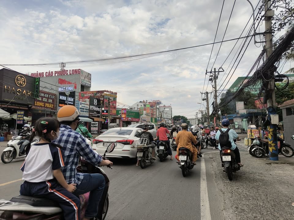 Mặt tiền FrontHouse Đỗ Xuân Hợp, P. Phước Bình 140m² giá 9.5 tỷ - Sẵn dòng tiền 17 triệu/tháng!