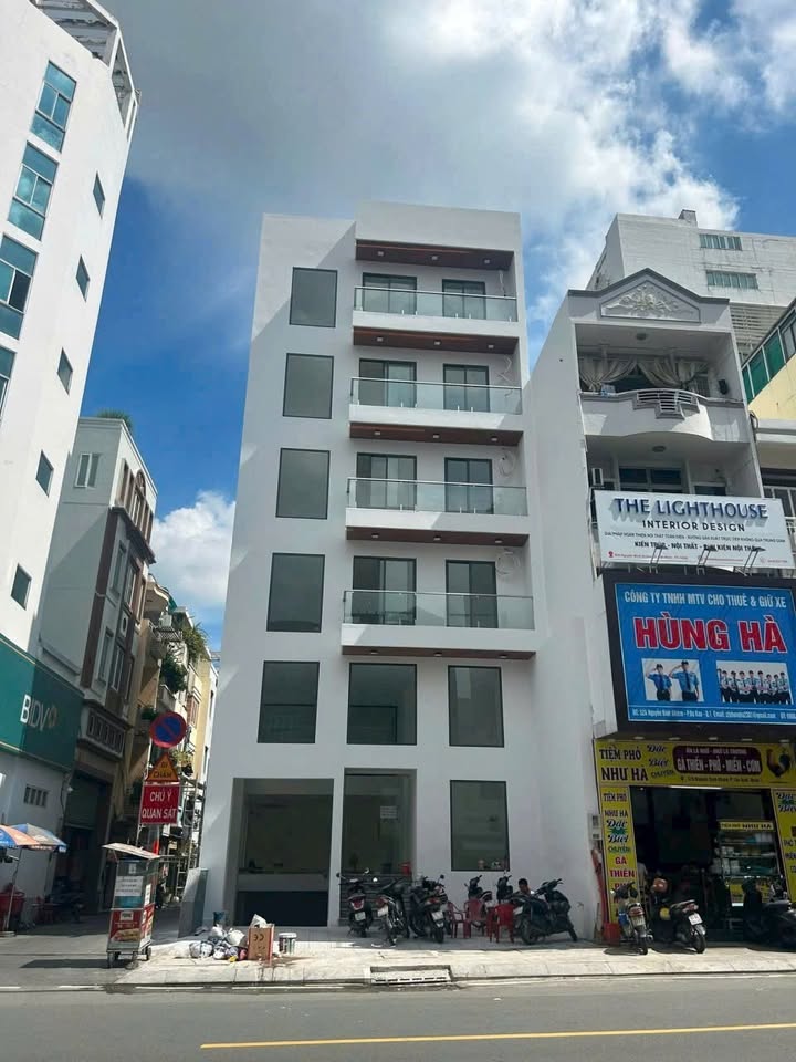 Bán tòa nhà góc 2 mặt tiền Nguyễn Bỉnh Khiêm, Đa Kao, Quận 1 - Tòa nhà mới 100%, cho thuê 350 triệu/tháng!