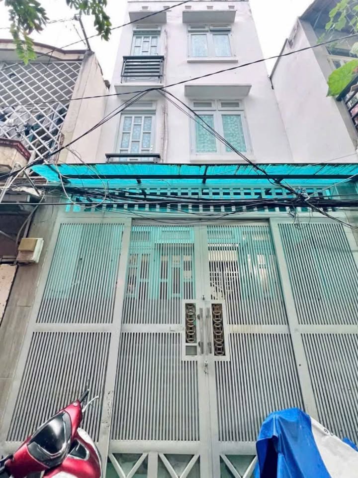 Nhà 4 Tầng Mặt Tiền Lạc Long Quân 28m² giá 4.7 tỷ - Cơ hội đầu tư tuyệt vời!