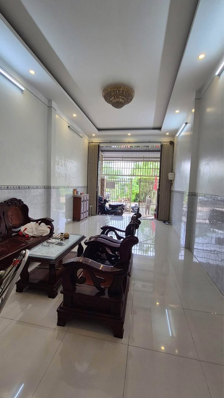 Nhà 2 tầng Đường Lưu Hữu Phước 80m² giá 2 tỷ - View bờ hồ thoáng mát!