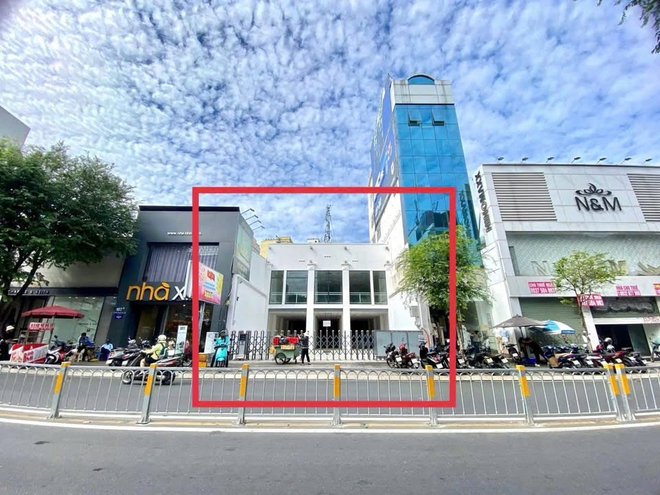 Cho thuê FrontHouse 2 tầng tại quận 3 - Diện tích 460m², giá thỏa thuận!