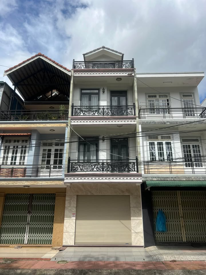 Cho thuê mặt bằng phố Nguyễn Công Trứ Đà Lạt 10 triệu/tháng - Nhà mới đẹp, phù hợp kinh doanh