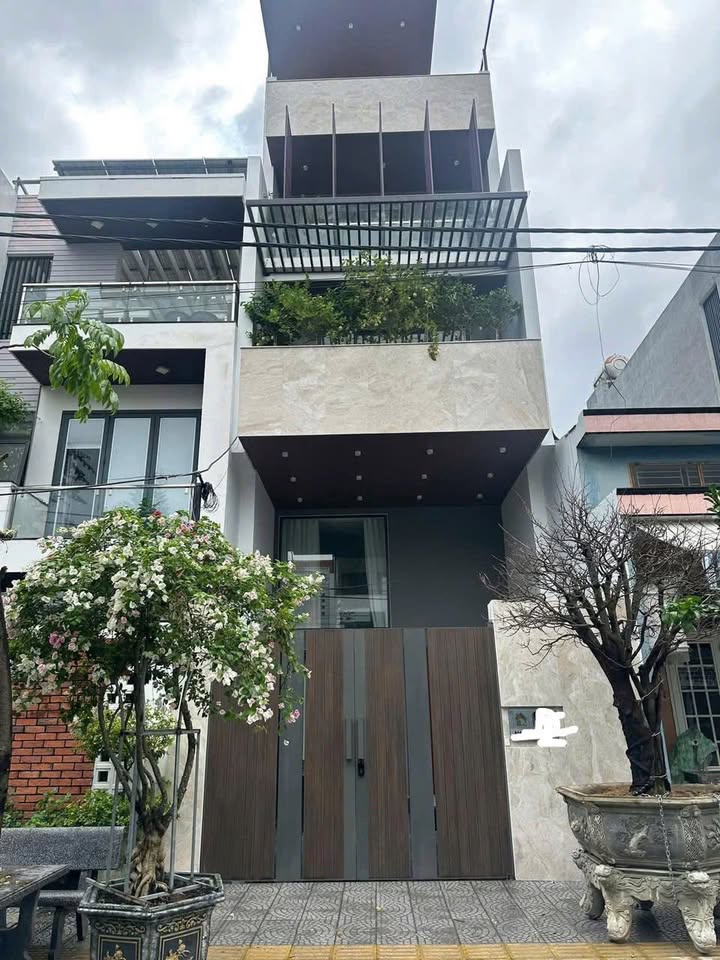 Nhà 4 tầng đường Nguyễn Sơn, Hải Châu, Đà Nẵng 100m² giá 18 tỷ - Đầu tư sinh lời ngay!