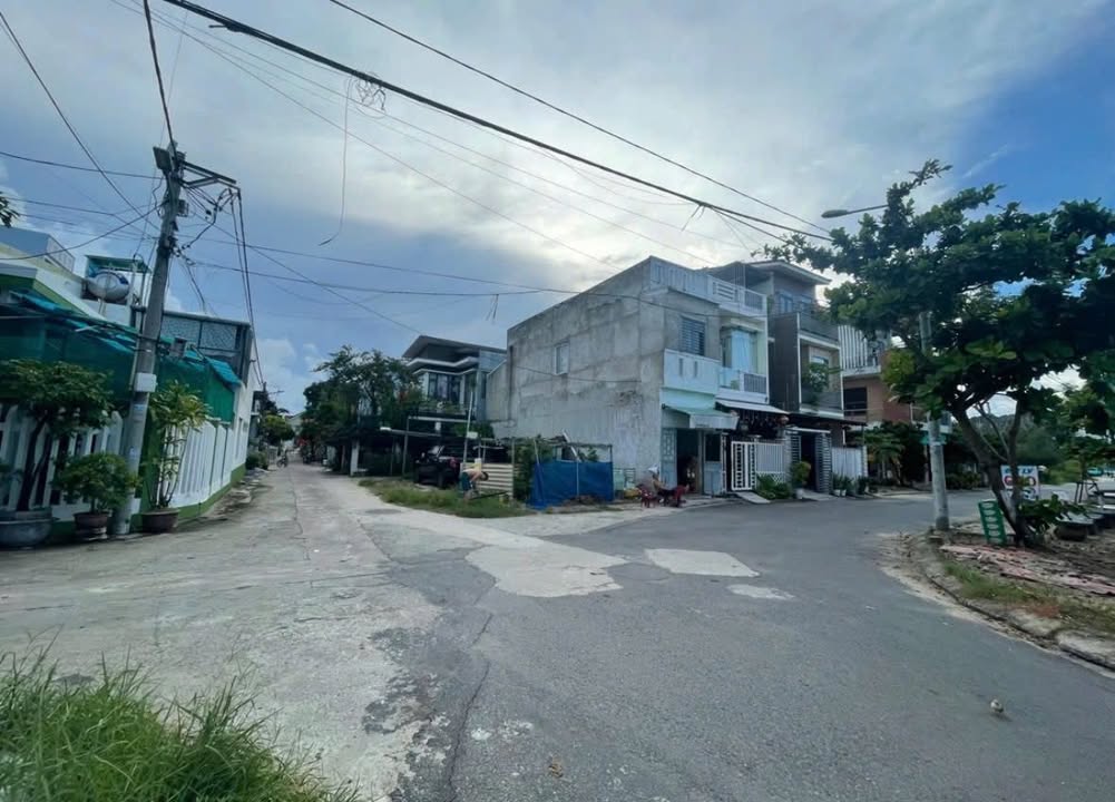 Đất nền lô góc đường Bùi Bỉnh Uyên, quận Ngũ Hành Sơn, 100m² - Tiện ích đầy đủ, giá chỉ 5.9 tỷ!