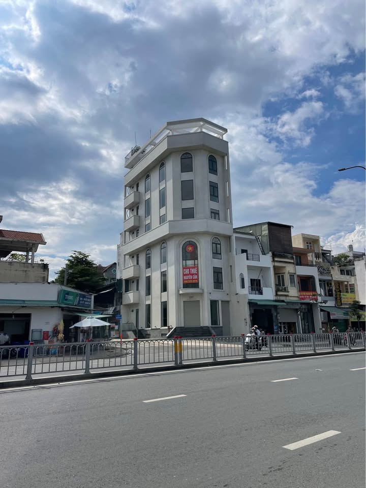 Cho thuê tòa nhà văn phòng Dương Quảng Hàm, Gò Vấp 98m² - Mới, đầy đủ công năng!