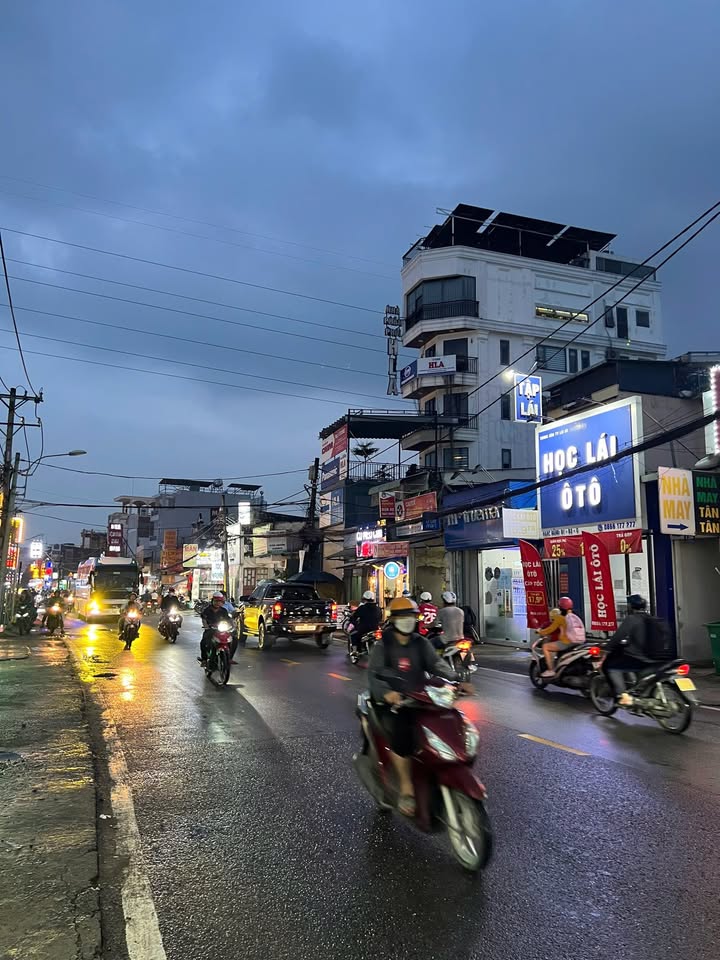 Bán Mặt Tiền Đường Đỗ Xuân Hợp, Quận 9, Diện Tích 285m² - Đầu Tư Sinh Lời 60 Triệu/Tháng!