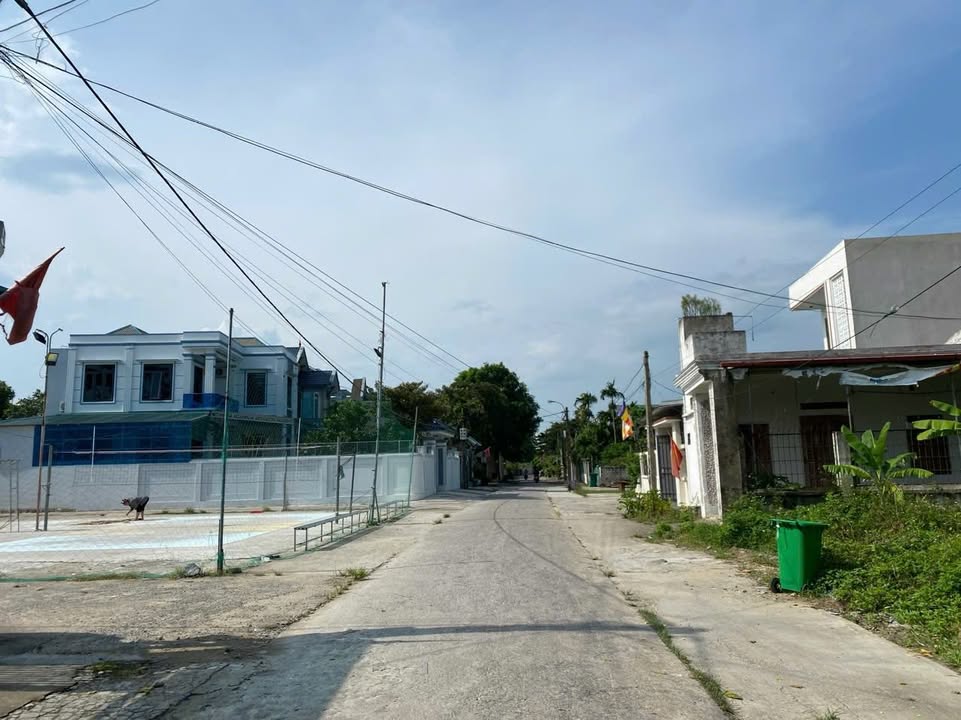 Đất nền Quảng Thọ 190m² giá 2 tỷ - Đường hai làn xe thoáng rộng!