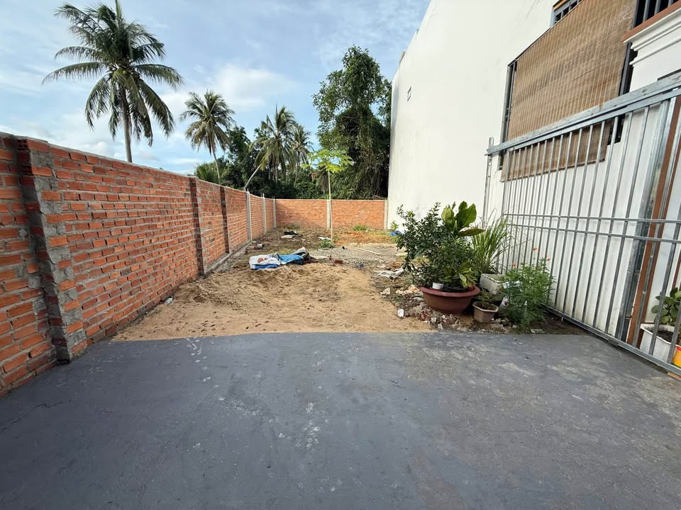 Đất Vĩnh Hiệp Nha Trang 121m² giá 2.7 tỷ - Vị trí đắc địa gần cổng chào
