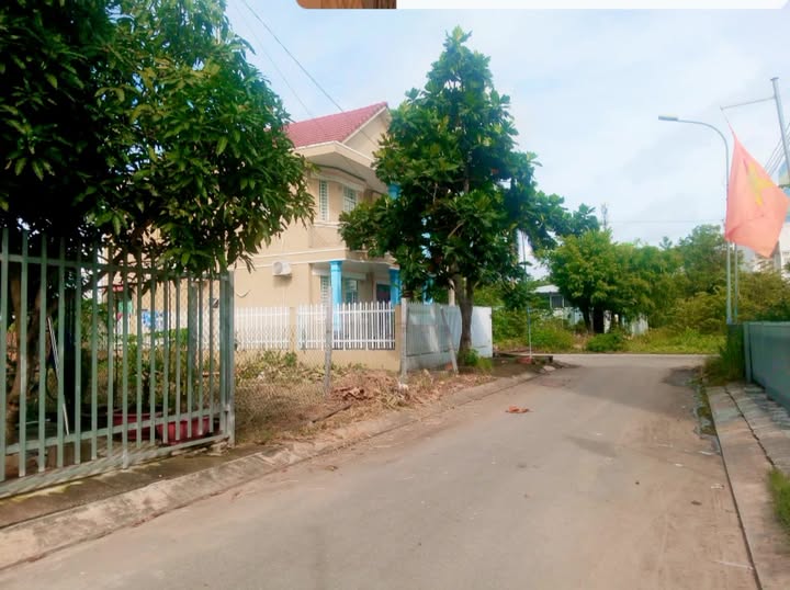 Đất mặt tiền đường Hoàng Xuân Hãn, Rạch Giá 150m² chỉ 2.78 tỷ - Cơ hội đầu tư tuyệt vời!