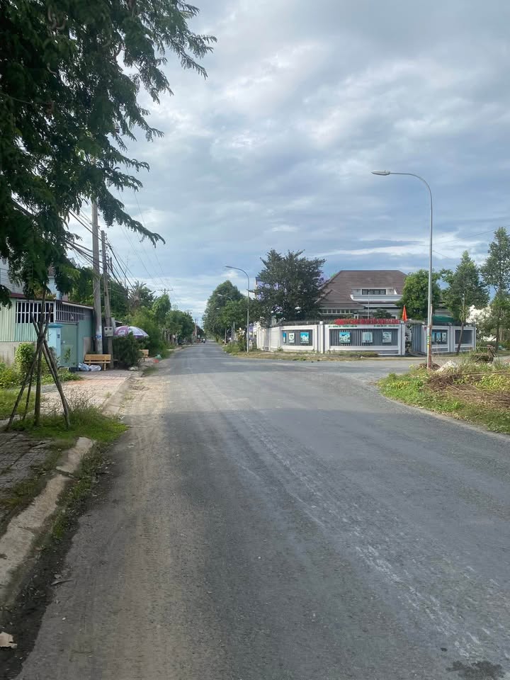 Bán gấp FrontHouse mặt tiền Lê Văn Kiệt, 600m² giá 8.5 tỷ - Gần siêu thị Aeon tiện lợi!