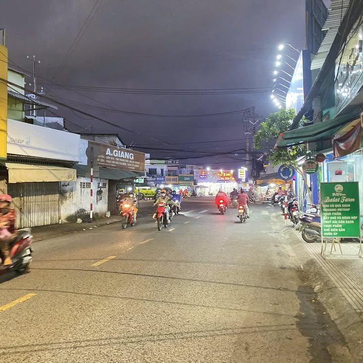 Bán gấp nhà mặt tiền chợ Ngã 5 Bến Tre 39m² - Giá chỉ 2.5 tỷ!