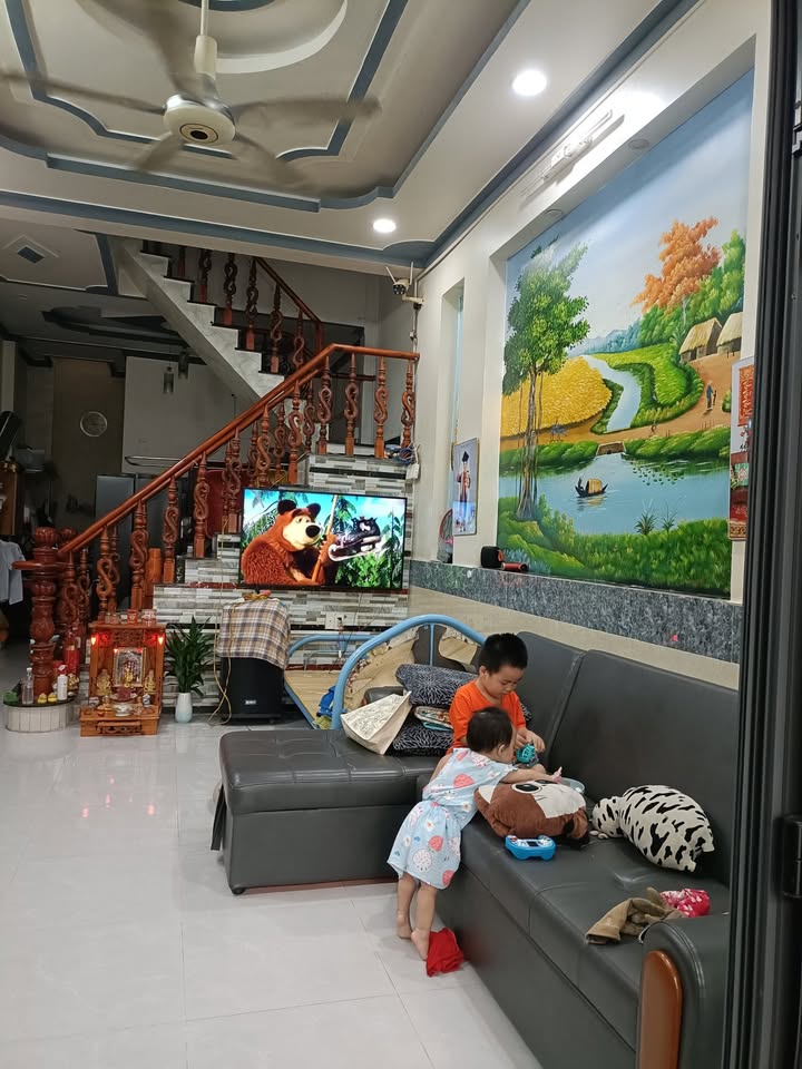 Nhà bán 1 trệt 1 lầu tại Tân Bình, Dĩ An - Giá 3.1 tỷ, Sổ hồng riêng!