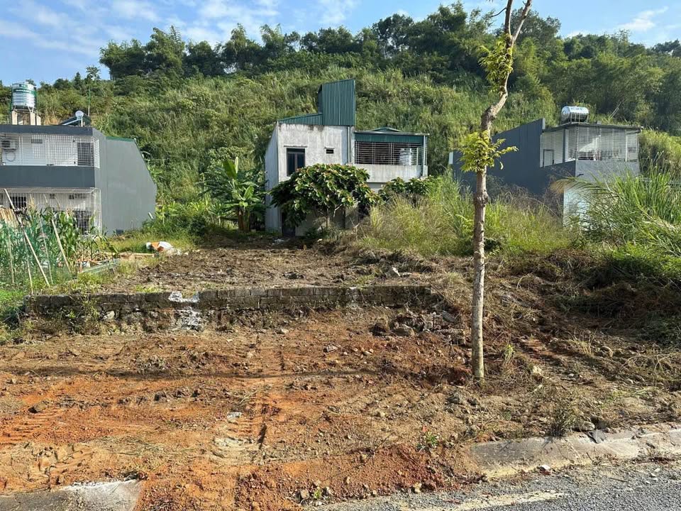 Đất nền Lào Cai 100m² giá 1.3 tỷ - Lô siêu đẹp, pháp lý đầy đủ!