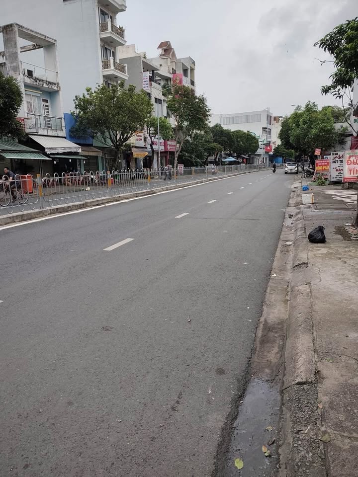 FrontHouse mặt tiền Nguyễn Sơn 114m² giá 29 tỷ - Dòng tiền ổn định 30 triệu/tháng!