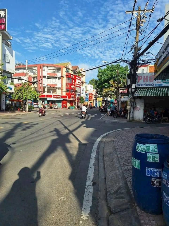 Nhà mặt tiền đường Hoàn Diệu 2, Thủ Đức, 200m² giá 31 tỷ - Cơ hội đầu tư sinh lời!