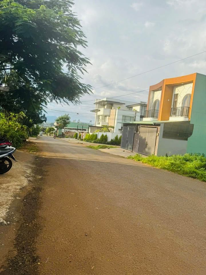 Nhà mặt tiền đường Nối 220, gần biệt thự Lê Hoàng, 200m² - Giá chỉ 1.8 tỷ!