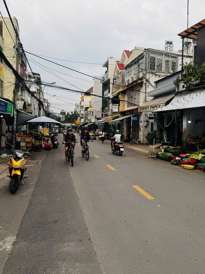 Nhà phố mặt tiền Nguyễn Sơn, Tân Phú 68m² giá 6 tỷ - Đầu tư sinh lời tốt!