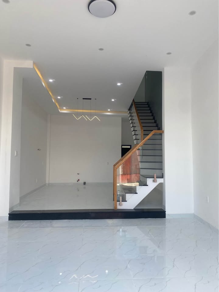 Nhà lầu Tân Hiệp Biên Hòa 67m² giá 3.05 tỷ - Thiết kế phong thủy, ô tô vào tận nơi!