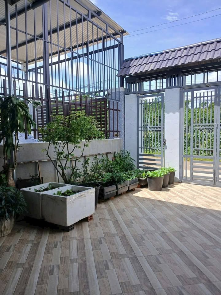 Nhà bán gấp tại Phường Lộc Sơn, Bảo Lộc - 150m², giá 2 tỷ, gần đường chính!