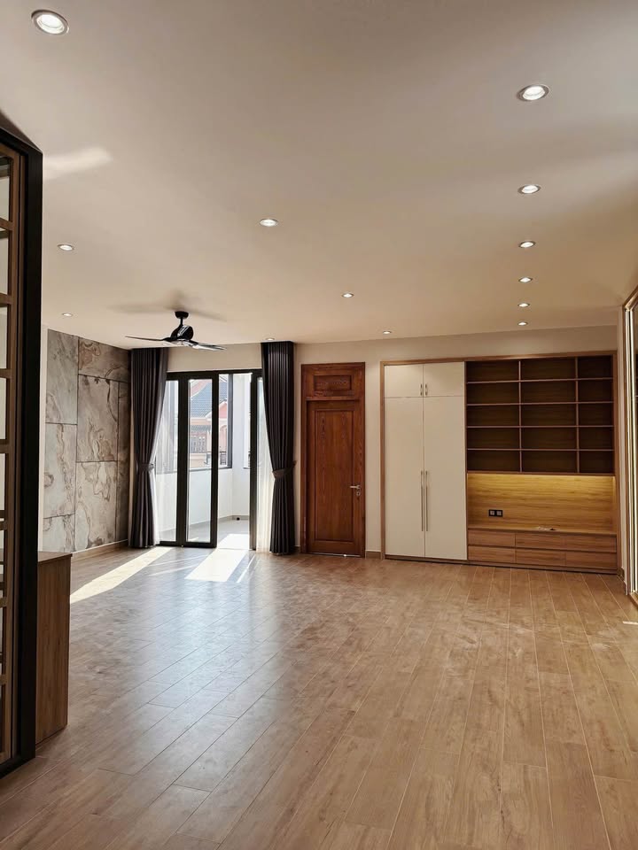 Bán nhà mặt tiền đường Thi Sách, Đà Lạt 179.8m² - Kinh doanh sầm uất, giá chỉ 20 tỷ!