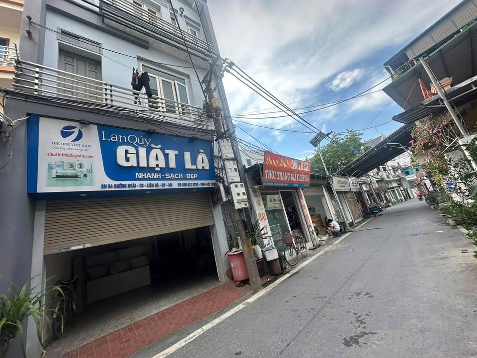 Nhà cho thuê 3 tầng mặt đường thôn Đoài, Liên Hà, 97m² - Kinh doanh sầm uất!