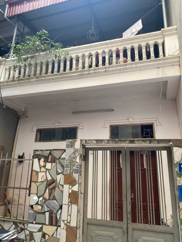 Nhà nguyên căn 2 tầng tại Tổ 17 Yên Nghĩa - Giá chỉ 6.5 triệu/tháng, thuận tiện cho gia đình!