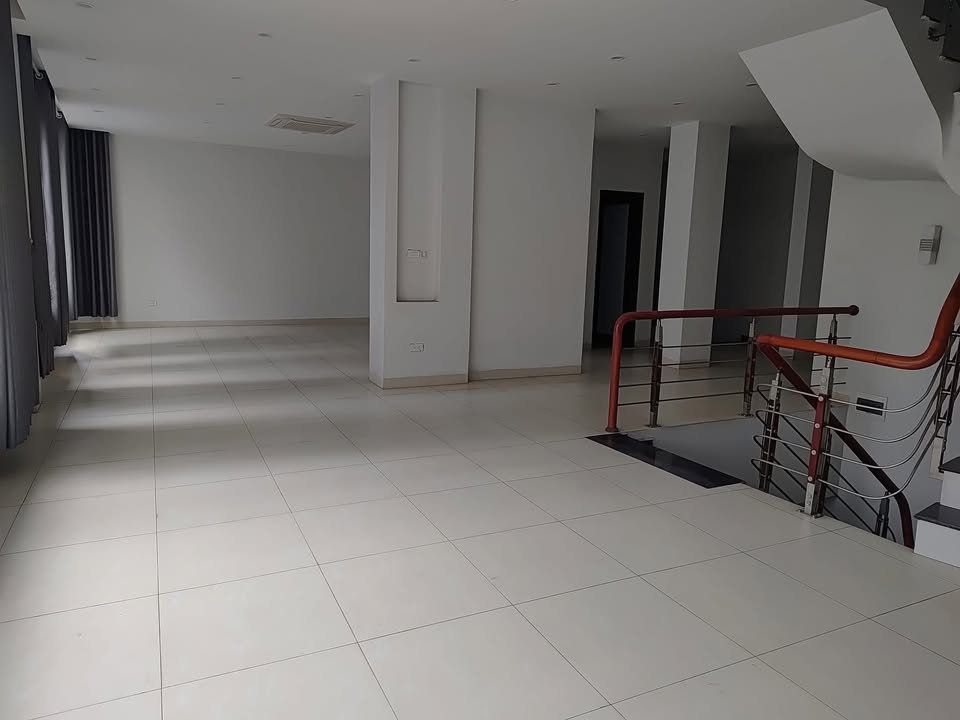 Cho thuê văn phòng tại Nguyễn Trãi, Thanh Xuân - Diện tích 50m² và 120m², Thích hợp cho Spa và Nha khoa!