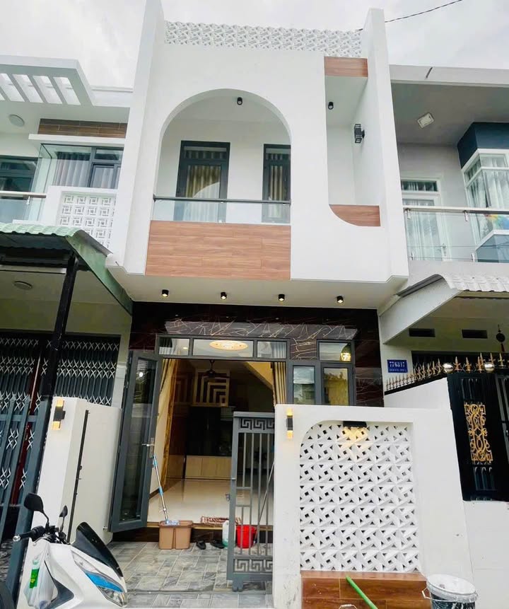 Nhà 2 tầng khu 8 Kỳ, Long Xuyên 115m² giá 1 tỷ - Sổ hồng chính chủ sang tên ngay!