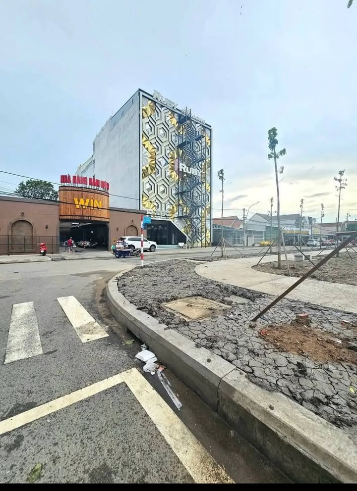 Đất nền mặt tiền Lê Văn Hưu, Rạch Giá 90m² giá 2 tỷ - View công viên sầm uất!