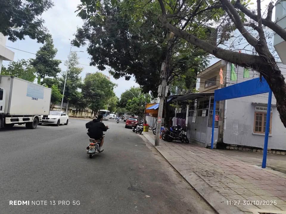 Nhà phố Phước Long Nha Trang 82m² giá 5.2 tỷ - Hẻm ô tô thông thoáng