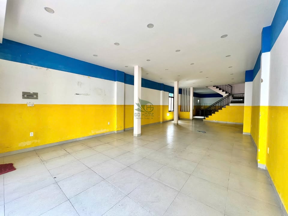Cho thuê nhà kinh doanh mặt đường Lê Hồng Phong 360m² giá 20 triệu - Siêu rộng, vị trí đắc địa!