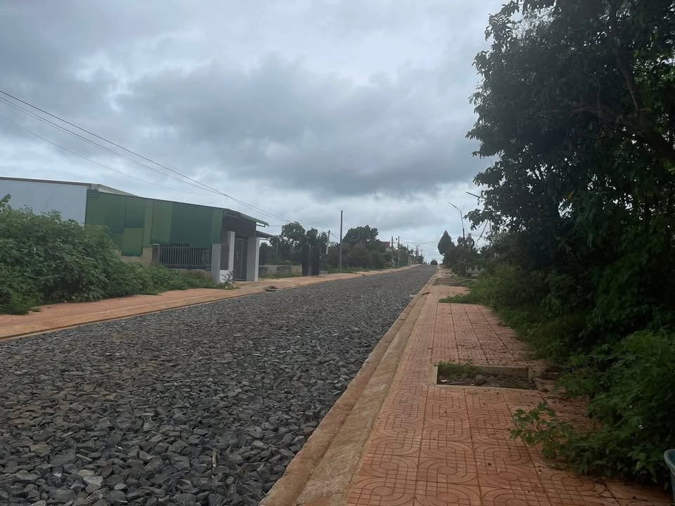 Nhà riêng Krông Năng 192m² giá 2 tỷ - Sân rộng mênh mông, ô tô vào tận nơi!