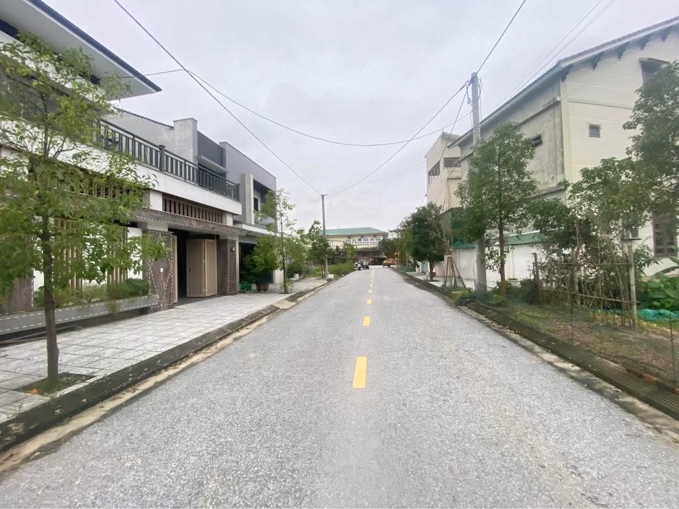 Đất lô 2 đường Lê Ninh, Vinh 348.6m² giá 10.458 tỷ - Vị trí trung tâm, xây biệt thự siêu ưng!