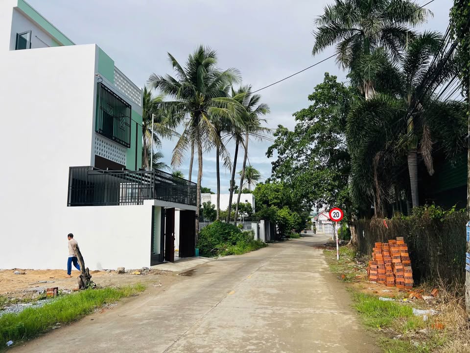 Đất Vĩnh Trung Nha Trang 101,5m² giá 2,8 tỷ - Vị trí đắc địa, sổ đỏ chính chủ!