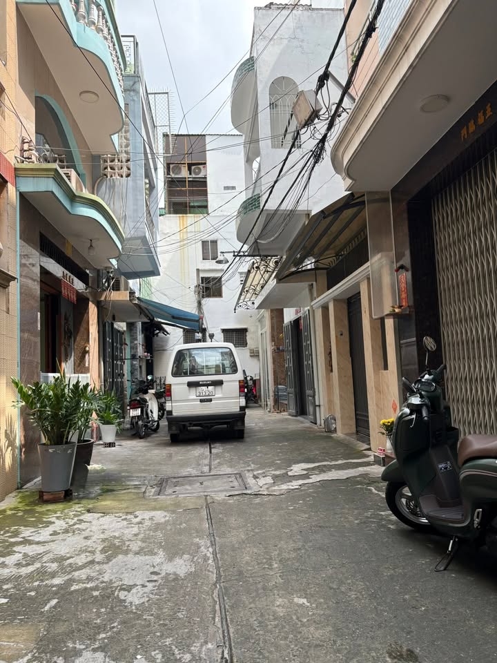 Nhà riêng Mai Xuân Thưởng Q6 52m² giá 7.9 tỷ - Hẻm xe hơi đỗ cửa