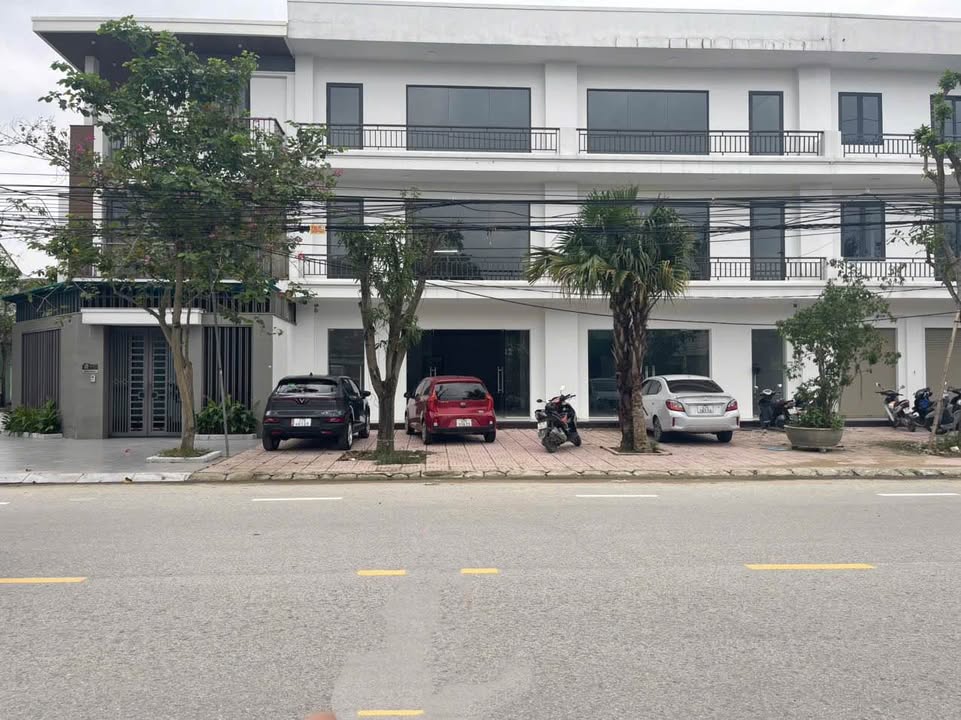 Nhà liền kề đường Nguyễn Cảnh Hoan, Quán Bàu, 123.8m² - Kinh doanh sinh lời cao!