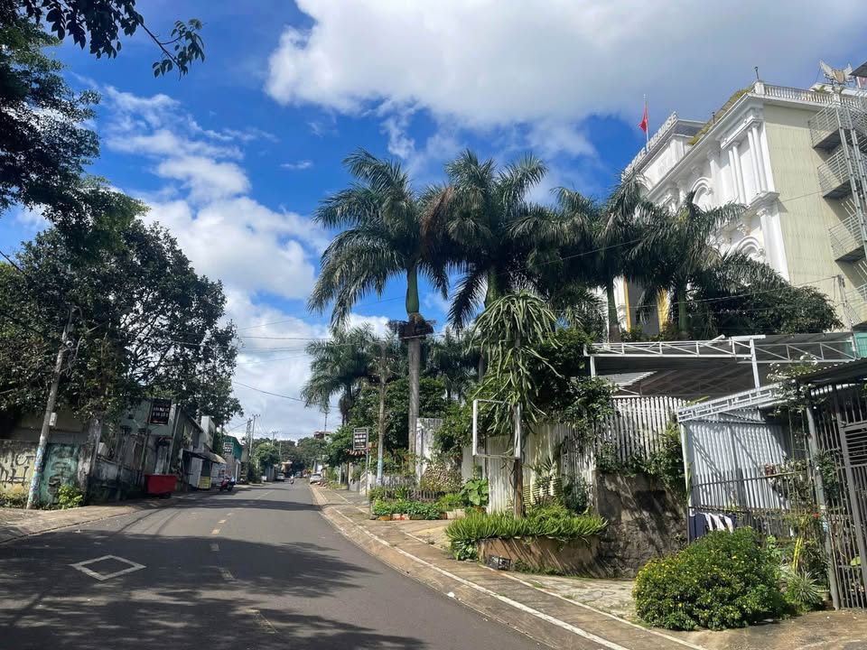 Nhà mặt tiền đường Đống Đa Pleiku 210m² giá 4 tỷ - Hướng Đông mát mẻ!