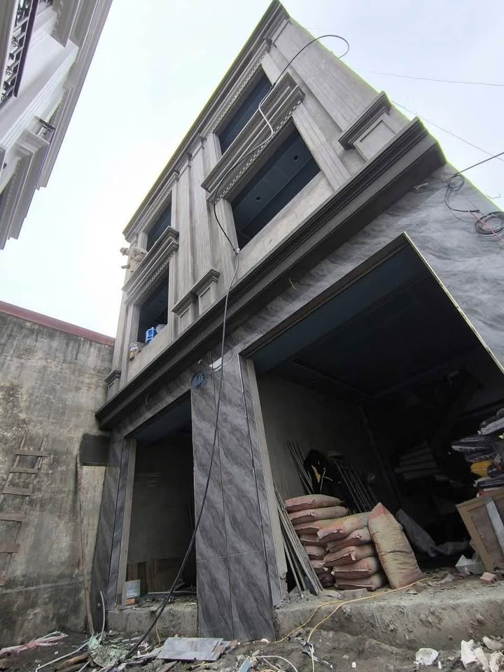 Nhà 3 tầng độc lập Hùng Vương, Hải Phòng 42m² giá 2.5 tỷ - Không gian thoáng mát, tiện ích đầy đủ!