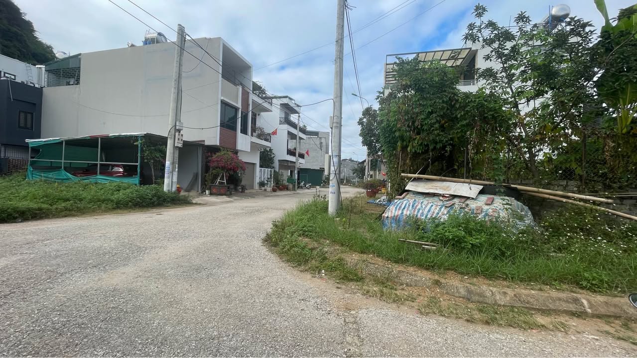 Đất nền khu đô thị Bản Buổn Sơn La 176m² giá 3 tỷ - Mặt tiền rộng, kinh doanh tốt!