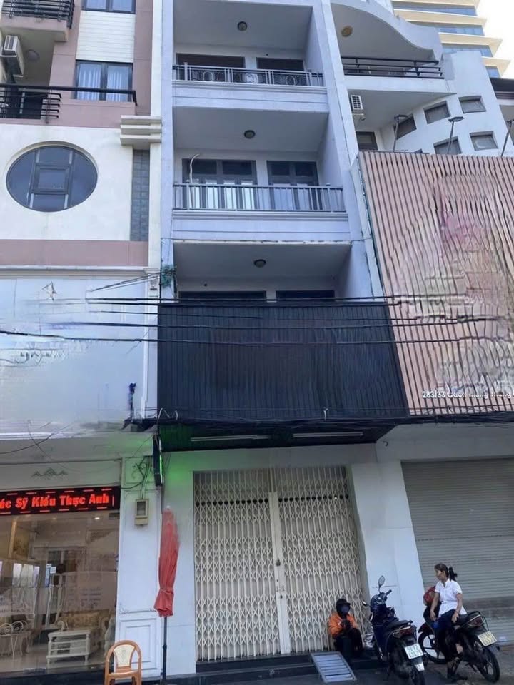 Nhà cho thuê hẻm VIP Cách Mạng Tháng 8, Quận 10 - Diện tích 256m², Thoáng mát!