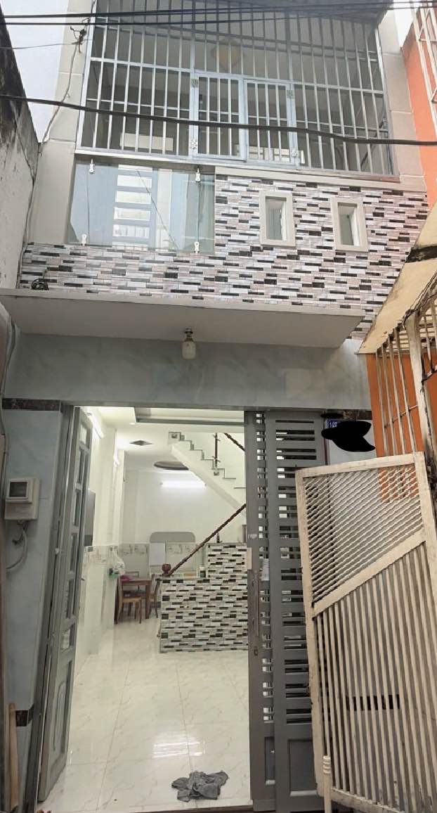 Nhà 2 tầng mới đẹp tại trung tâm Quận 6 - 4.5 tỷ, sẵn sàng ở ngay!