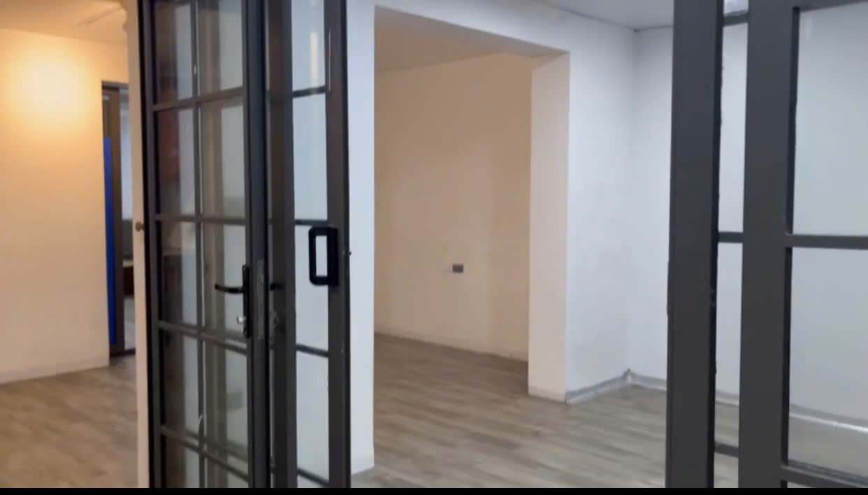 Căn hộ tập thể T1 Chùa Láng 70m² giá 9 triệu - Sẵn sàng vào ở!