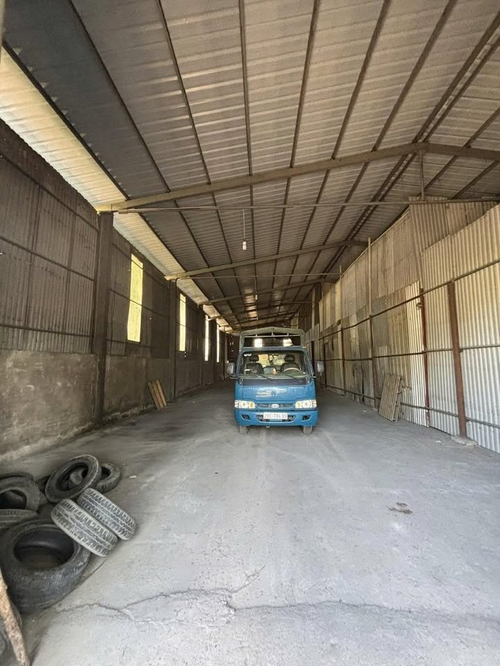 Kho cho thuê 300m² phố Ngô Gia Tự, quận Long Biên - An ninh tốt, tiện lợi di chuyển!