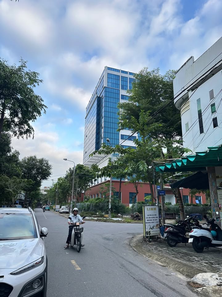 Đất tặng nhà cấp 4 mặt tiền Nguyễn Khánh Toàn, Đà Nẵng 93.6m² giá 7.8 tỷ - Cơ hội đầu tư hấp dẫn!