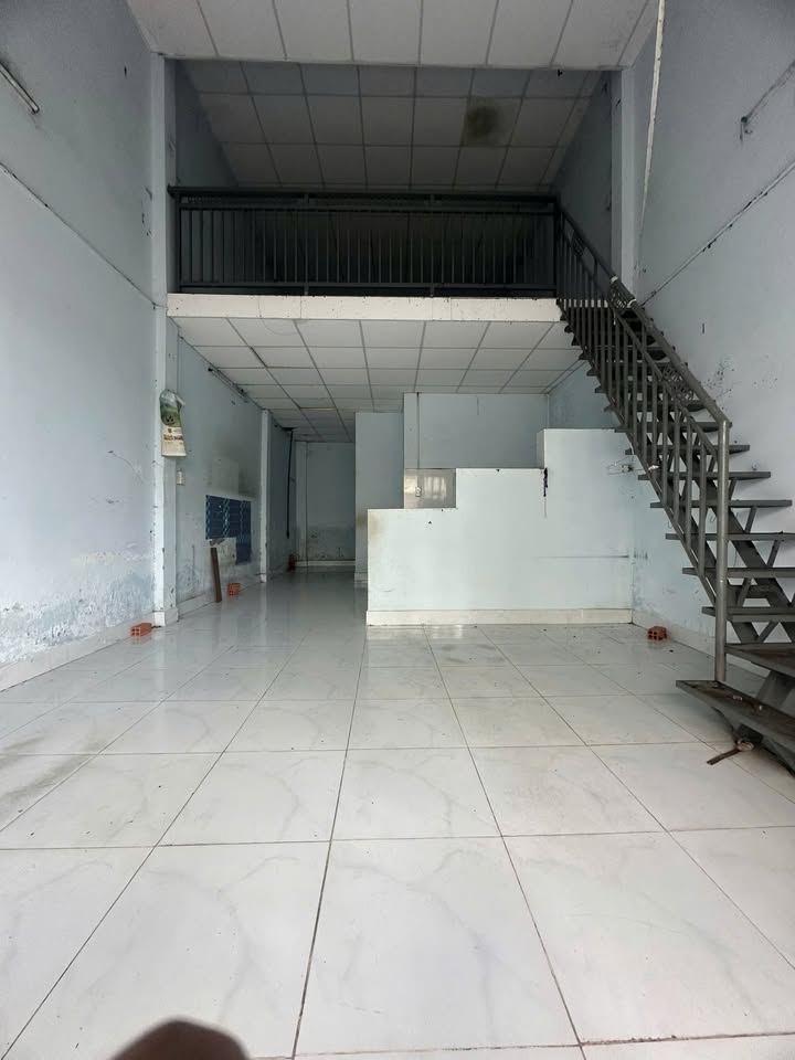 Nhà nguyên căn 4.6m x 12m gác lửng tại Nguyễn Thị Thảnh - Giá chỉ 3.5 triệu/tháng!